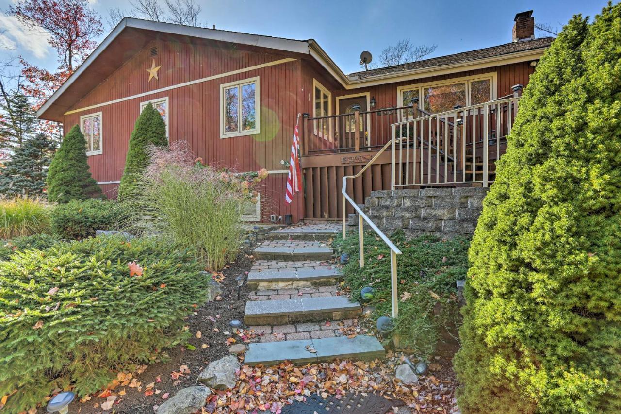 Waterfront Haven On Pines Ski, Swim And Relax Pocono Lake