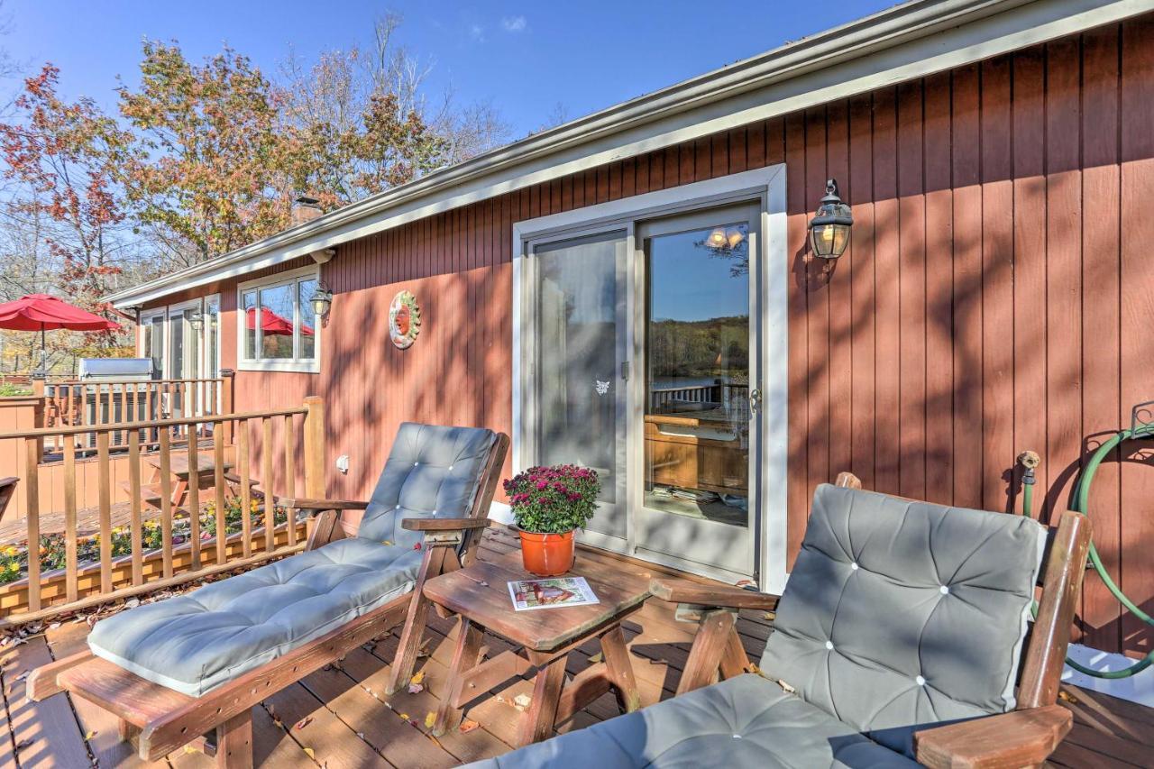 Waterfront Haven On Pines Ski, Swim And Relax Pocono Lake