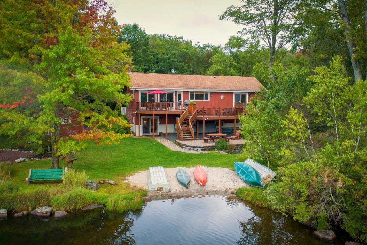 Waterfront Haven On Pines Ski, Swim And Relax Pocono Lake